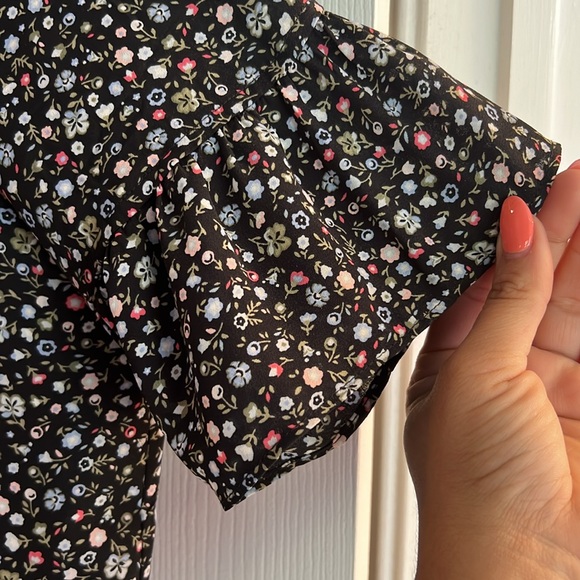 Loft floral blouse with flutter sleeve - Picture 2 of 5